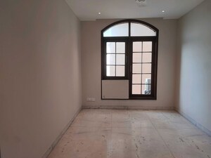 Room in 4 BHK Builder Floor at Safdarjung Enclave – for Rent