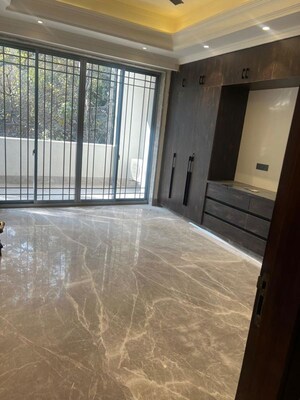 Room in 3 BHK Builder Floor at Safdarjung Enclave – for Rent