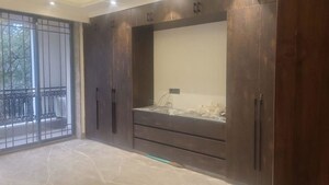 Room in 3 BHK Builder Floor at Safdarjung Enclave – for Rent