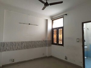 Room in 3 BHK Apartment at Parsvnath Prestige, Sector 93a – for Sale