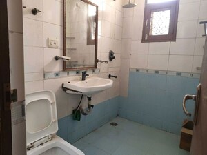 Bathroom in 3 BHK Apartment at Parsvnath Prestige, Sector 93a – for Sale