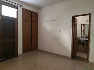 Room in 3 BHK Apartment at Parsvnath Prestige, Sector 93a – for Sale