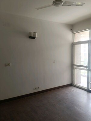 Room in 3 BHK Apartment at Eldeco Olympia, Sector 93a – for Sale