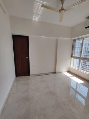 Room in 2 BHK Apartment at Lodha Amara, Kolshet Road – for Rent