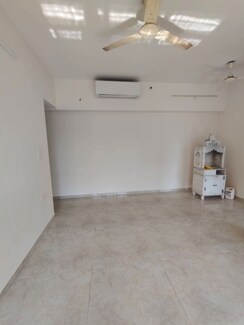 2 BHK Apartment For Rent in Lodha Amara