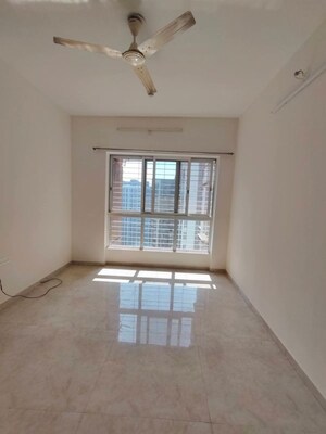 Room in 2 BHK Apartment at Lodha Amara, Kolshet Road – for Rent