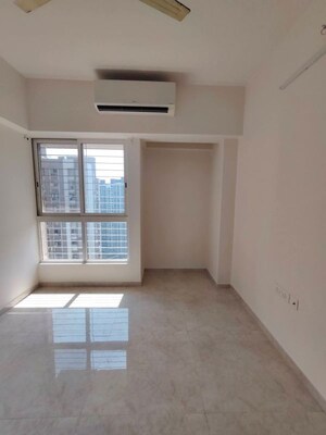 Room in 2 BHK Apartment at Lodha Amara, Kolshet Road – for Rent