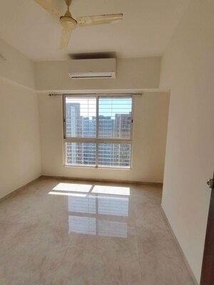 Room in 2 BHK Apartment at Lodha Amara, Kolshet Road – for Rent