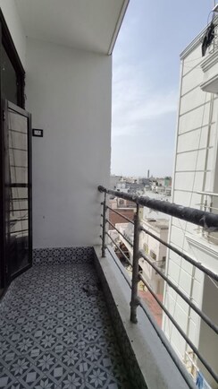 1 BHK Apartment For Rent in Saket