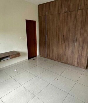 Room in 2 BHK Apartment at Prestige Song Of The South, Yelenahalli – for Rent
