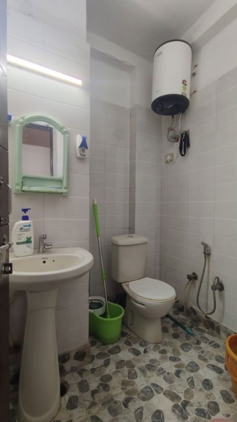 Bathroom, saket 2 Bedroom 800 Sq.Ft. Apartment In Saket Delhi 10377105