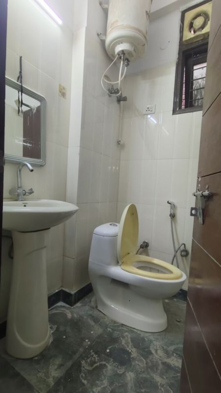 Bathroom, saket 2 Bedroom 800 Sq.Ft. Apartment In Saket Delhi 10377105