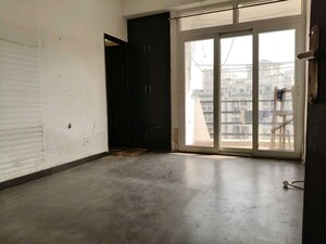 Room in 3 BHK Apartment at Supertech Emerald Court, Sector 93a – for Sale