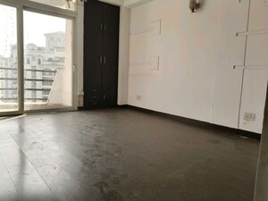 Room in 3 BHK Apartment at Supertech Emerald Court, Sector 93a – for Sale
