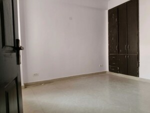 Room in 3 BHK Apartment at Supertech Emerald Court, Sector 93a – for Sale