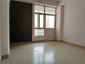 Room in 3 BHK Apartment at Supertech Emerald Court, Sector 93a – for Sale