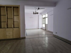 Room in 3 BHK Apartment at Supertech Emerald Court, Sector 93a – for Sale