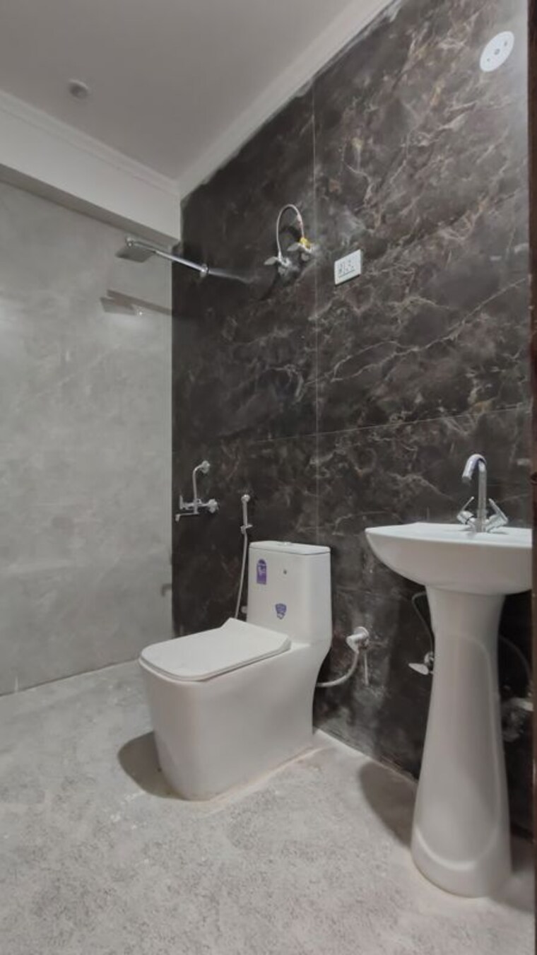 Bathroom, saket 2 Bedroom 800 Sq.Ft. Apartment In Saket Delhi 10377108