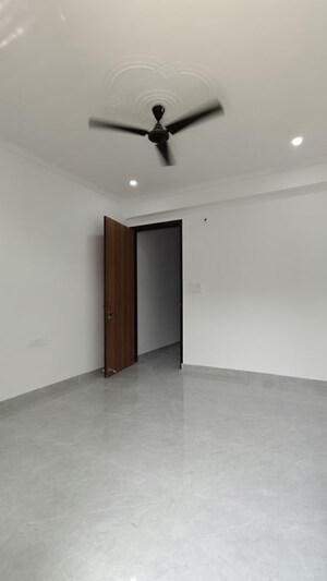 Room in 2 BHK Apartment at Saket – for Rent