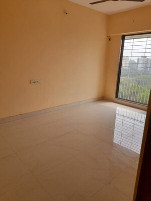 Room in 1 BHK Apartment at Agarwal And Doshi Complex, Vasai West – for Rent