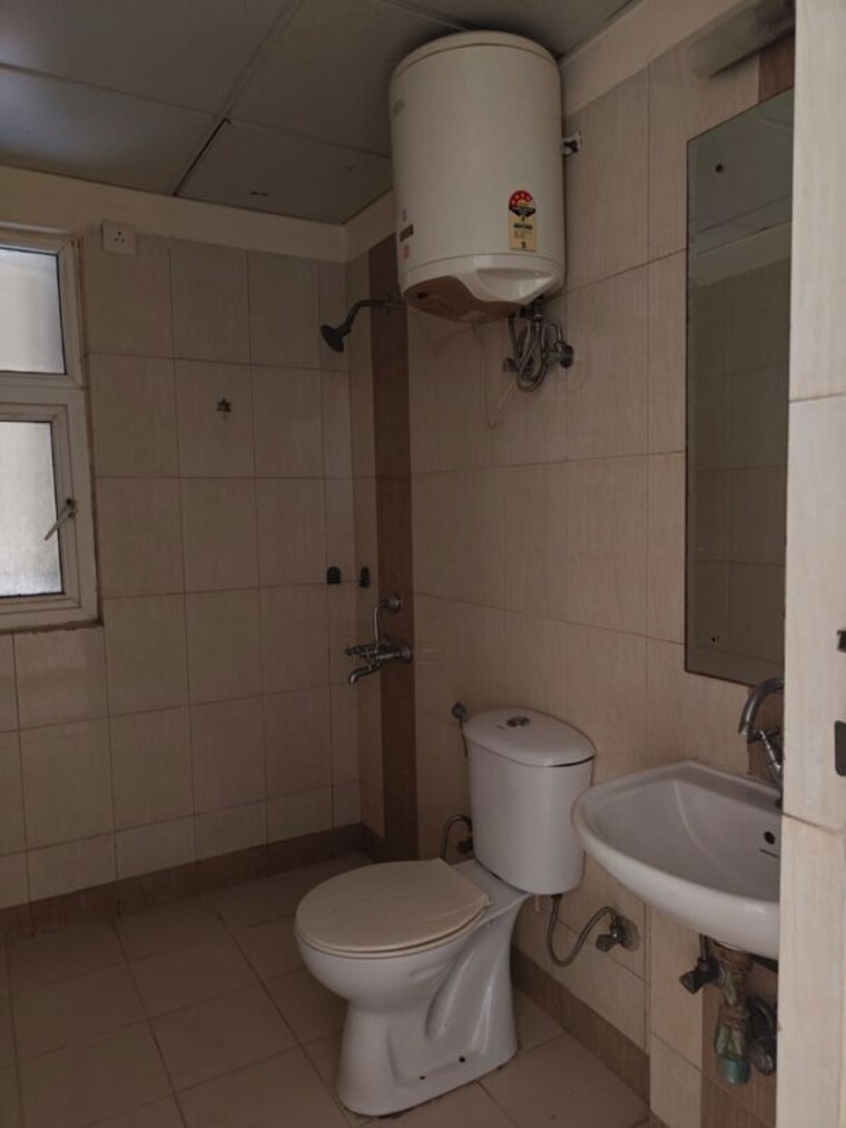 Bathroom, mahindra-aura-phase-iii 2.5 Bedroom 1300 Sq.Ft. Apartment In Sector 110a Gurgaon 10377119