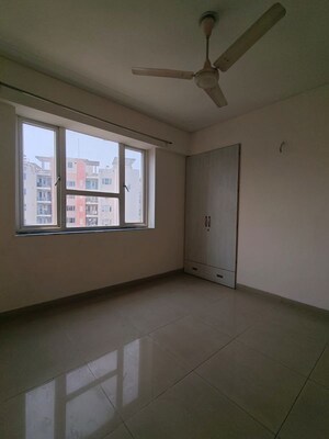 Room in 2.5 BHK Apartment at Mahindra Aura Phase III, Sector 110a – for Rent