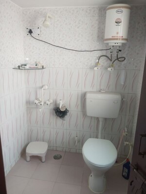 Bathroom in 1 BHK Builder Floor at RWA Apartments Sector 40, Sector 40 – for Rent