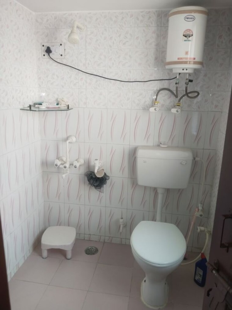 Bathroom, rwa-apartments-sector-40 1 Bedroom 1000 Sq.Ft. Builder Floor In Sector 40 Noida 10377139