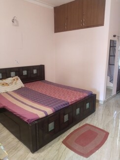 1 BHK Builder Floor For Rent in RWA Apartments Sector 40