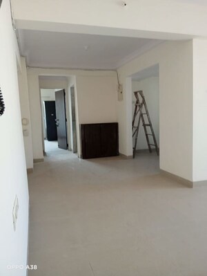 Room in 2 BHK Apartment at Andheri West – for Rent