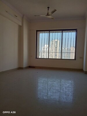 Room in 2 BHK Apartment at Andheri West – for Rent