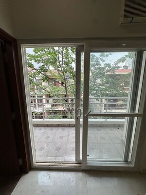 Room in 1 BHK Builder Floor at Sector 31 – for Rent