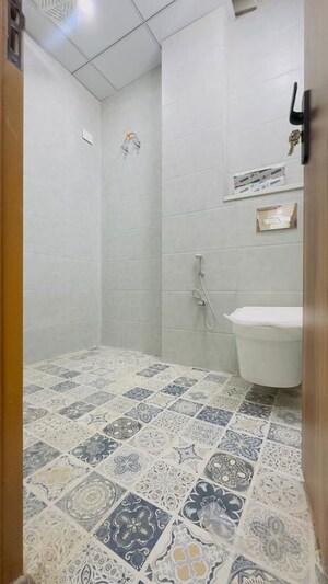 Bathroom in 1 BHK Builder Floor at Sector 30 – for Rent