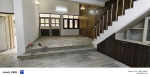 Room in 3.5 BHK Independent House at Sector 40 – for Rent