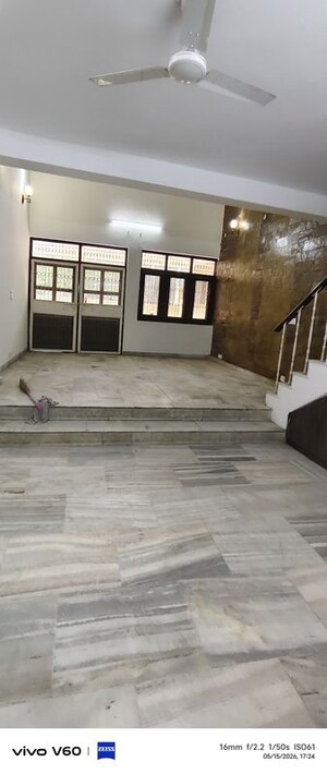 Parking in 3.5 BHK Independent House at Sector 40 – for Rent