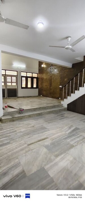Room in 3.5 BHK Independent House at Sector 40 – for Rent