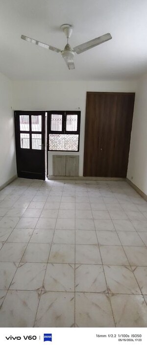 Room in 3.5 BHK Independent House at Sector 40 – for Rent