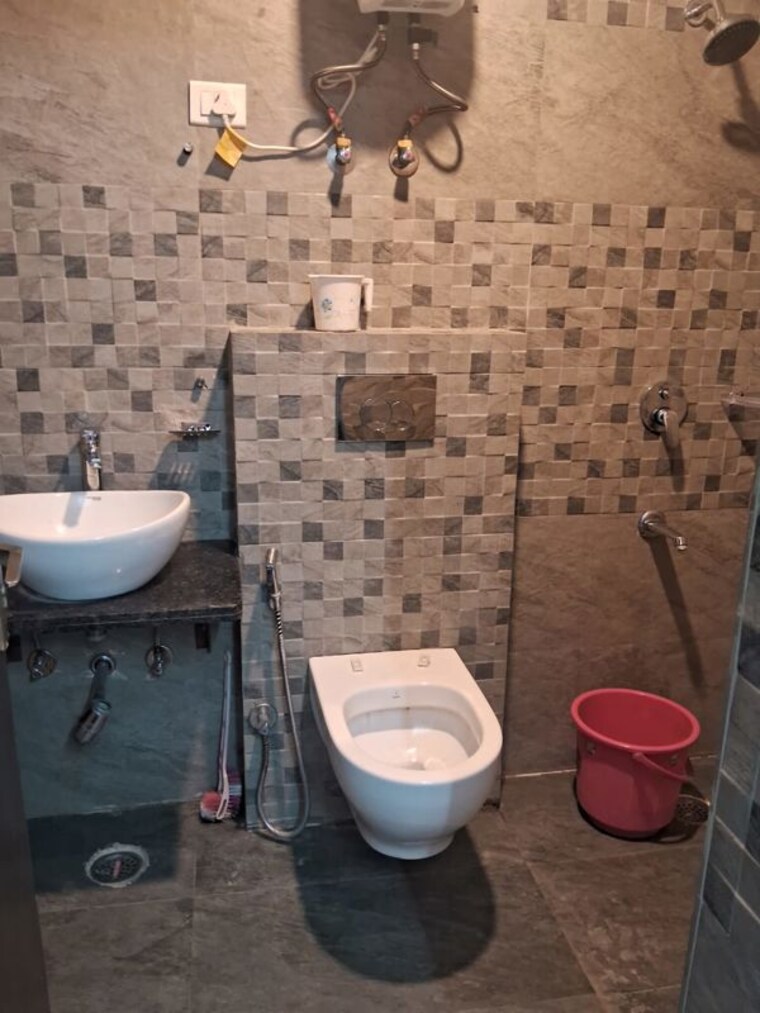 Bathroom, rishita-manhattan 3.5 Bedroom 1975 Sq.Ft. Apartment In Gomti Nagar Lucknow 10377182