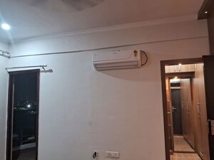 Room in 3.5 BHK Apartment at Rishita Manhattan, Gomti Nagar – for Rent