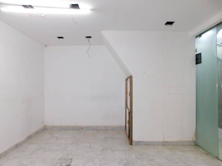 Room, lower parel west Commercial Showroom 1200 Sq.Ft. In Lower Parel West Mumbai 10377188