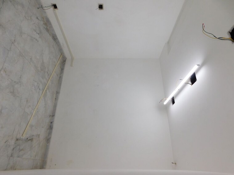Room, lower parel west Commercial Showroom 1200 Sq.Ft. In Lower Parel West Mumbai 10377188