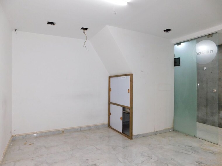 Room, lower parel west Commercial Showroom 1200 Sq.Ft. In Lower Parel West Mumbai 10377188