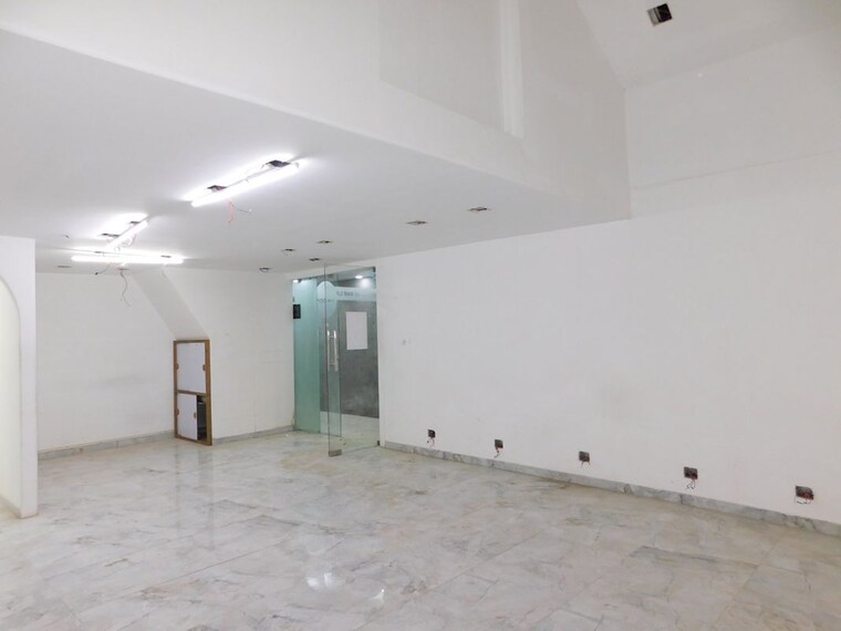 Room, lower parel west Commercial Showroom 1200 Sq.Ft. In Lower Parel West Mumbai 10377188