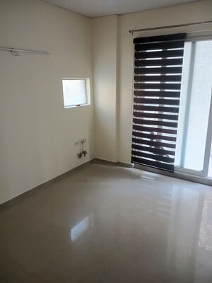 Room in 2 BHK Builder Floor at RWA Jalvayu Vihar, Sector 25 – for Rent