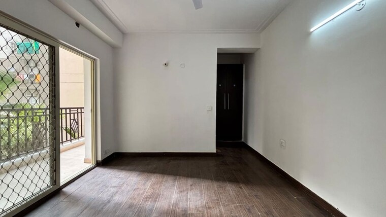 Room, haibatpur 2.5 Bedroom 945 Sq.Ft. Apartment In Haibatpur Greater Noida 10377195