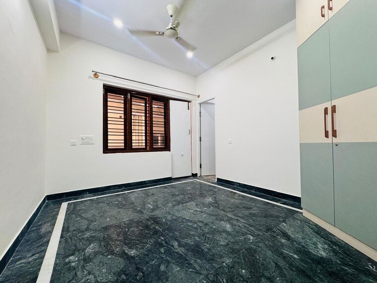 Room, high grounds 2 Bedroom 1000 Sq.Ft. Apartment In High Grounds Bangalore 10377198