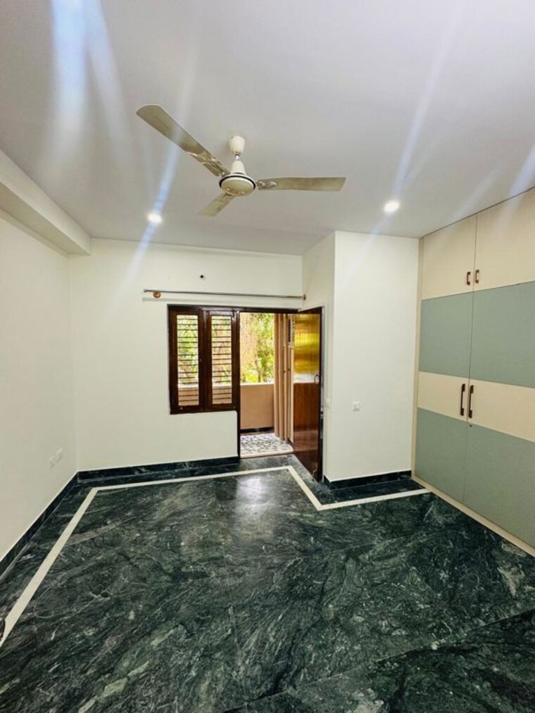 Room, high grounds 2 Bedroom 1000 Sq.Ft. Apartment In High Grounds Bangalore 10377198