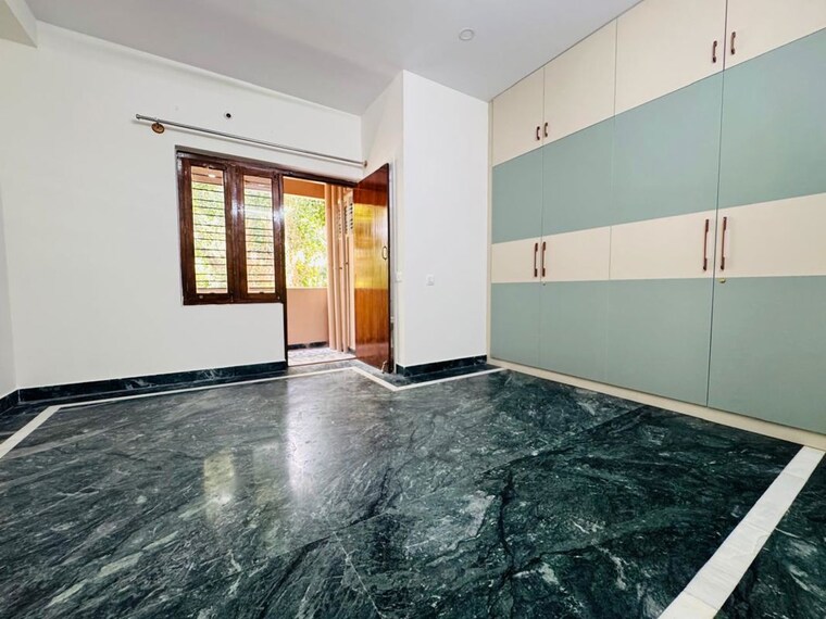 Room, high grounds 2 Bedroom 1000 Sq.Ft. Apartment In High Grounds Bangalore 10377198