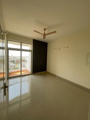 Room in 3 BHK Apartment at Ansal Sushant Jeevan Enclave, Sushant Golf City – for Rent