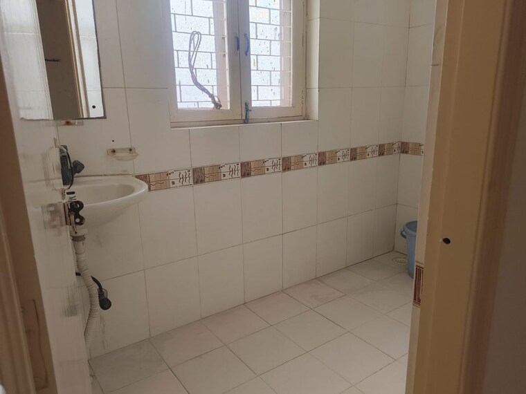 Bathroom, rwa-apartments-sector-71 3.5 Bedroom 360 Sq.Mt. Independent House In Sector 71 Noida 10377221